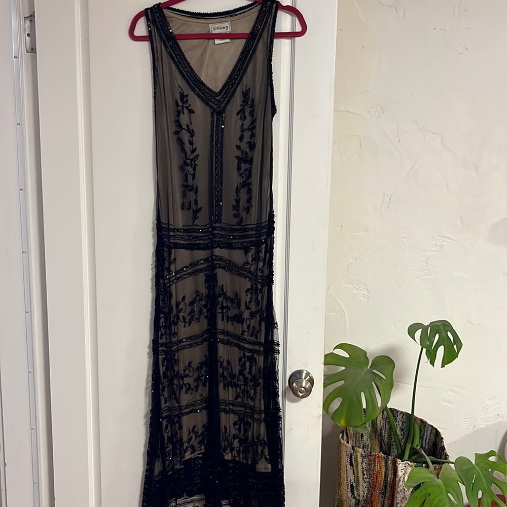 Elegant sleeveless long beaded dress